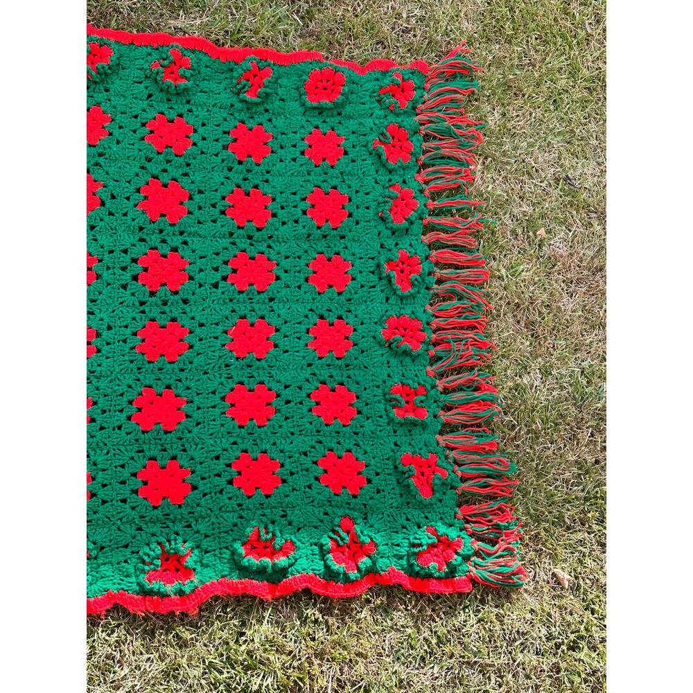 Christmas Afghan 3D Flowers Handmade Granny
Square 43x84" Blanket Throw Vtg - Picture 4 of 15